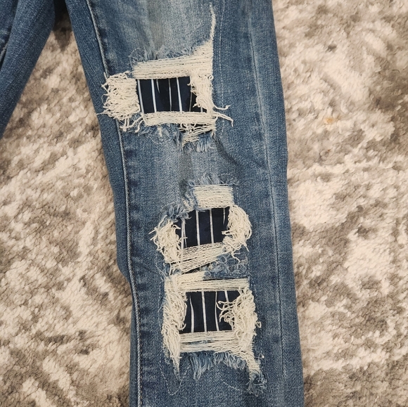 Judy Blue Jeans with patch work distressing. Size 1/25 - Picture 2 of 4